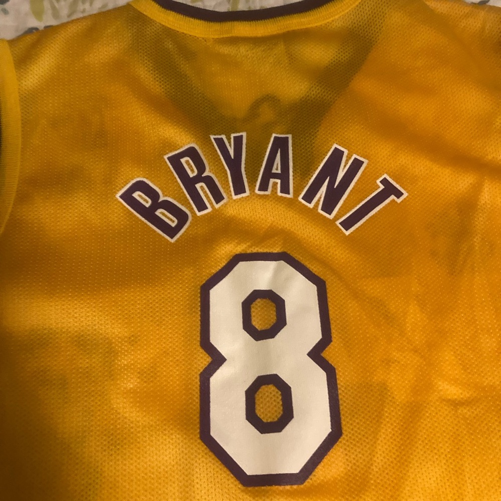 Kobe Bryant Jersey boys Authentic Athletic Apparel XL 18-20. Perfect to wear